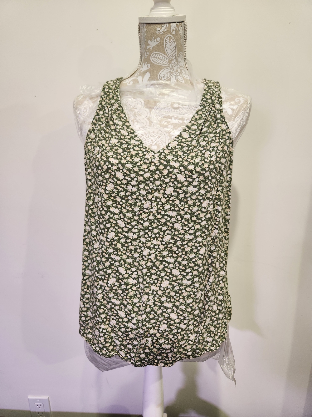 Old Navy Green Floral V-Neck Tank Top